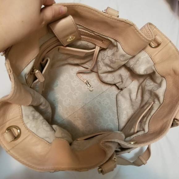 Michael Kors Extra Large Bag with pinhole pattern - Picture 5 of 6